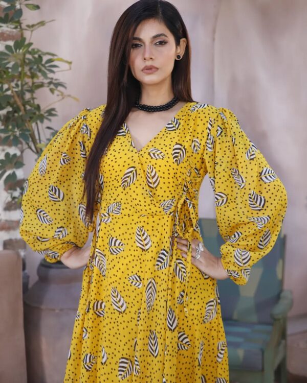 Designed in a captivating Arabic style to exude timeless beauty and grace - Image 3