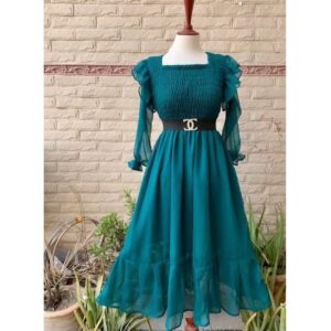 Stunning bottle green color Smoked Style frill maxi with Stone Chanel belt.🔹️